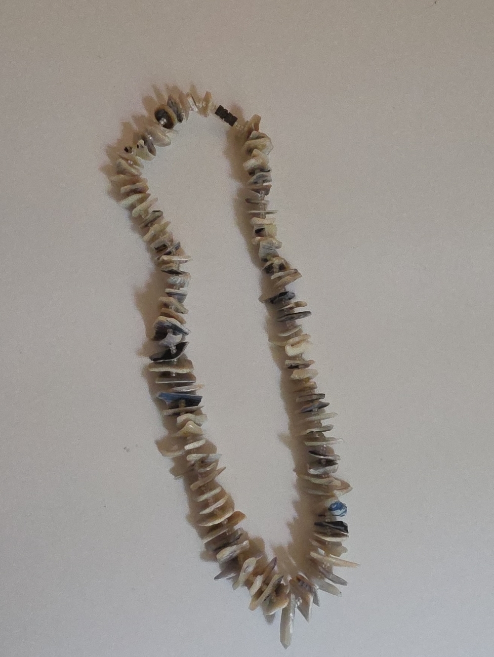 Vintage 14" Shell Chip Necklace